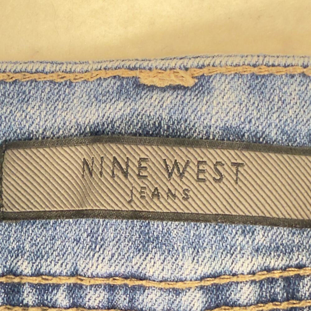 Nine West Women Denim Shorts Size 8 Waist 28 Blue Cuffed Stretch Button Detail - Picture 4 of 16